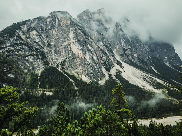 Quels impacts ont les événements mondiaux récents sur le tourisme ?